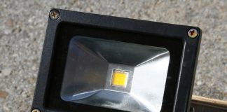 LED Außenstrahler mit Bewegungsmelder solar